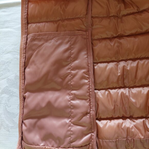 Uniqlo Women's Ultra Light Down Puffer Vest  Dark Pink Full Zip, Small S - Picture 7 of 10